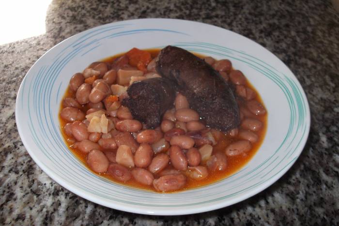 Alubias pintas con morcilla para lottorosae
