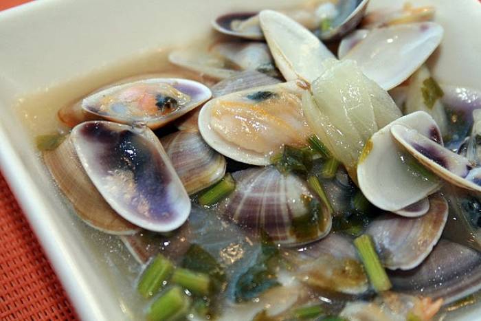 Coquinas en salsa verde