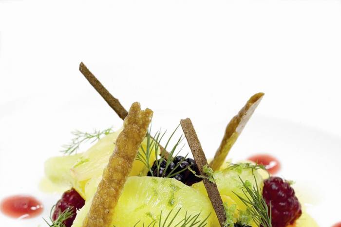 Carpaccio de piña con kirsch