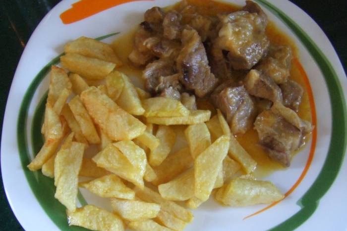 Falda de ternera en salsa