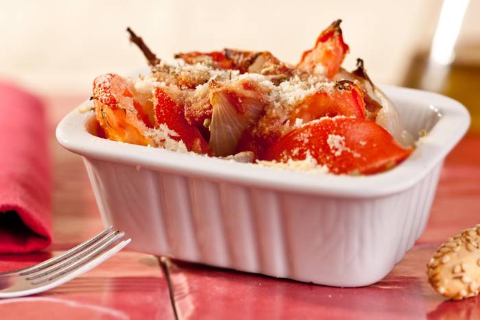 Cebollas y tomates al horno