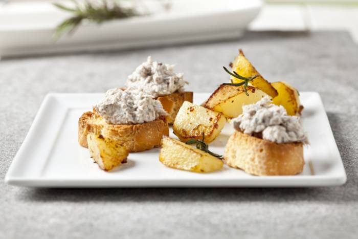 Paté de caballa con patatas al horno
