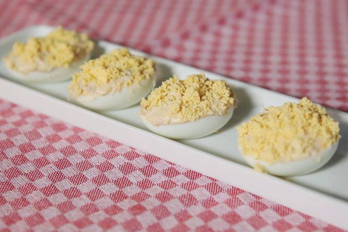 Huevos rellenos (huevos mimosa)