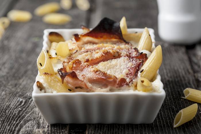 Macarrones gratinados con bacon