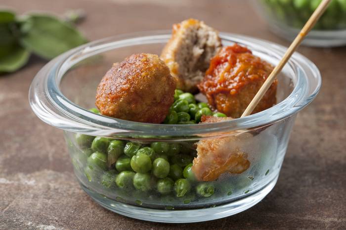 Albóndigas con guisantes