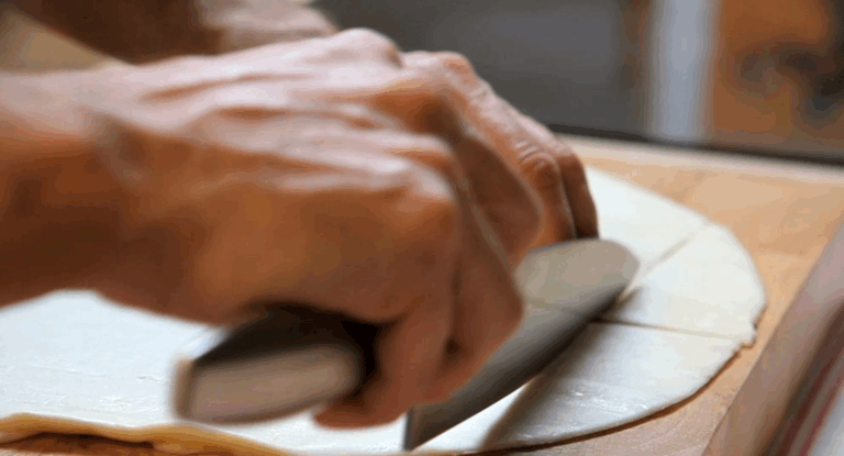 Cómo cortar el hojaldre crudo