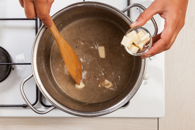 En el caso de que la crema te haya quedado demasiado líquida, agregar el queso cortado en trozos pequeños después de la cocción.